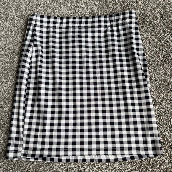 3/$15 SHEIN Checkered Print Mini Skirt - Picture 2 of 2